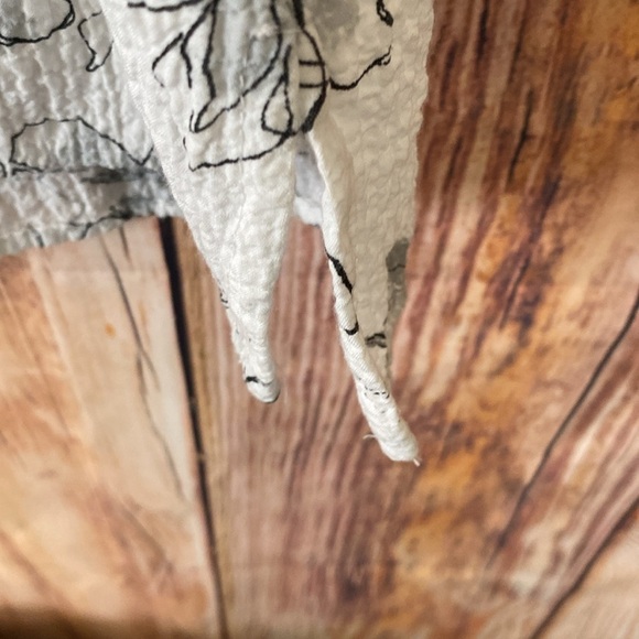 Alfred Dunner 1X Crinkle Long Sleeve with Tank Button Blouse White Black & Gray - Picture 7 of 10